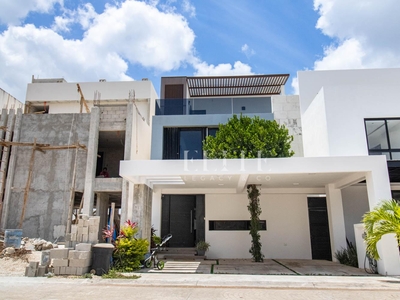 Doomos. Casa en Venta en Residencial Aqua by Cumbres Cancun