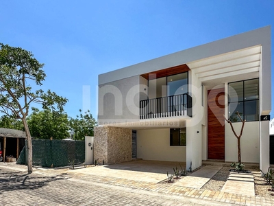 Doomos. Casa en Venta en Mérida en Privada Soluna, Temozón Norte