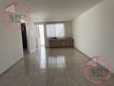 Doomos. Oportunidad de Inversión Casa con 2 departamentos en Venta en Colonia San Pablo, Aguascalientes