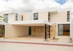 Casa en privada, 2 Recamaras, con Alberca, Zona Norte de Mérida.