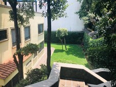 espectacular casa con gran jardin calle sucila mercadolibre