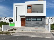 hermosa casa en san isidro juriquilla