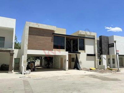 Residencia En Proceso De Construcción, Recamara En Planta Baja En Residencial Las Trojes Torreon