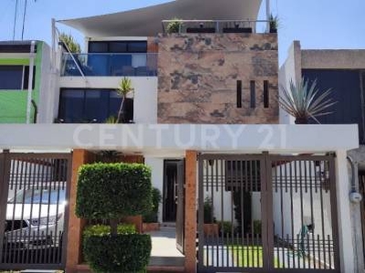 CASA EN VENTA EN PASEOS DE TAXQUEÑA, COYOACÁN.