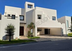 casa con alberca en venta, estilo santa fe nuevo mexico en residencial las villas, torreón, coahuila