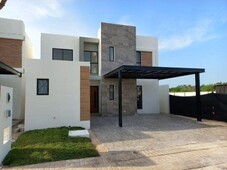 Casa con piscina en Merida, en la mejor privada de Temozon Norte