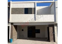 Casa en Venta con alberca en Sector Viñedos, Villa de las Palmas, Torreón, Coahuila