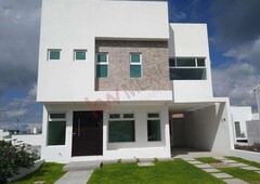 Casa nueva en venta en fraccionamiento Real del Bosque en Corregidora, Querétaro.