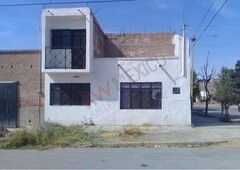 Económica Casa en Venta, ideal para remodelar, Colonia 28 de abril, Torreón, Coahuila