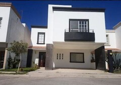 hermosa casa con alberca en paseo del tornado en torreon coahuila