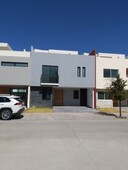 Hermosa y moderna residencia de 3 niveles Solares Zapopan