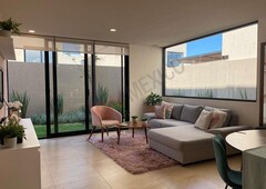 pre-venta. casa un nivel con jardín, dos estacionamientos, amenidades, cocina equipada, closets y canceles de cristal templado. una planta, cero escaleras.