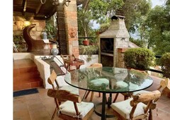 Tradicional Casa en el Corazón de Valle de Bravo con vista parcial al Lago $5,500,000.00 pesos