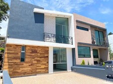 Venta Casa Fracc Priv Altozano acabados residenciales 4 Recamas 4 Baños