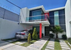 venta de casa con terreno amplio y acabados residenciales en privada sur pachuca 2,350,000.00