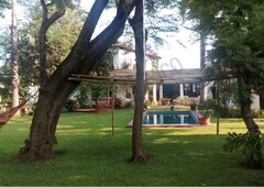Venta de casa sola con jardín y alberca en Chiconcuac, Xochitepec Morelos