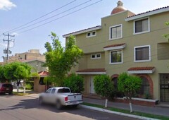 Venta Hermosa Casa en remate - 50% - Burócrata - Chapultepec - Culiacán - Sin