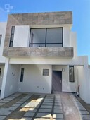 CASA EN VENTA DE 3 RECÁMARAS, OPORTUNIDAD ÚNICA, UBICACIÓN PRIVILEGIADA