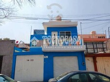 casa de 2 niveles y local comercial