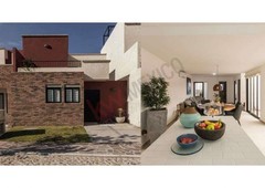 Casa en venta con recámara en planta baja y terraza en Zirándaro en privada con amenidades