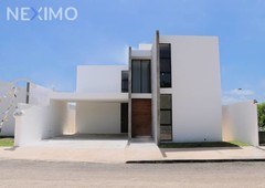 casa en venta con habitación en planta baja y pisc