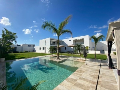 Casa en venta en Dzitya, Mérida, de amplio terreno y cuatro habitaciones