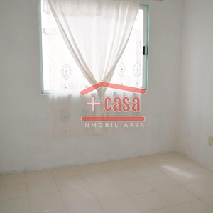 Casa Ciudad del Sol con 3 recamaras una en planta baja, en privada