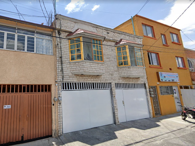 Casas en venta - 180m2 - 4 recámaras - Prado Churubusco - $3,702,000