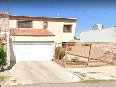 Casas en venta - 314m2 - 3 recámaras - Chihuahua - $914,892