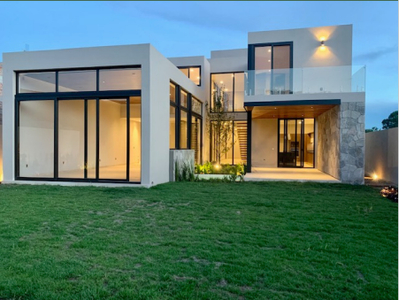 Casas en venta - 565m2 - 4 recámaras - Querétaro - $16,090,000