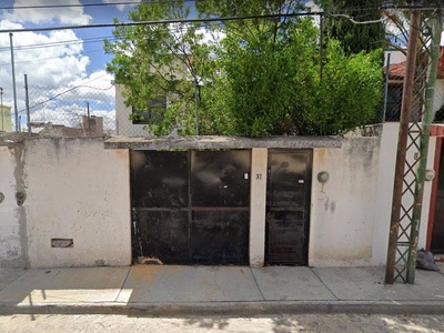 Doomos. Casa en Venta en Querétaro, San Juan del Río Col. Granjas Bathi en la calle de El Burral.