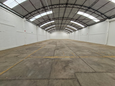 Bodega 1000m2 Mas Oficinas De 350m2