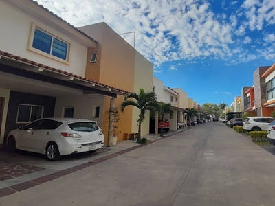 Casa al sur de la ciudad. Palaza del Sol y Expo