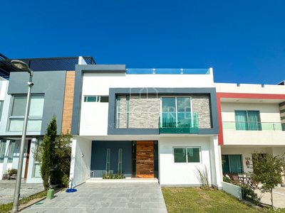 CASA EN VENTA EN VALLE IMPERIAL, ZAPOPAN