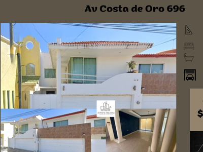 Casa En Veracruz, Municipio Boca Del Rio, Col. Costa De Oro, Av Costa De Oro 696. Cuenta Con 2 Lugares De Estacionamiento A 3 Calles De La Playa. Nb10-za
