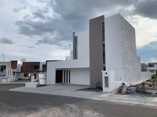 casa en venta habitación en planta baja fraccionamiento refugio, querétaro