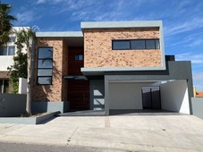 casa en venta cantera del pedregal frente a parque con recamara en planta baja