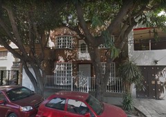 estupenda casa adjudicada en santa maria insurgentes no se acepta credito