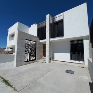 Casa en venta con 4 recámaras, Lomas de Juriquilla. Juriquilla