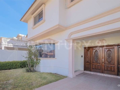 CASA EN VENTA EN QUINTAS DEL SOL