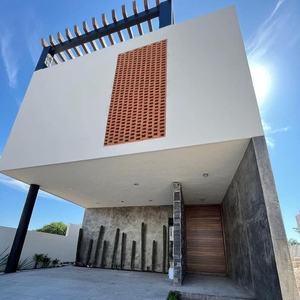Doomos. Amplia casa en venta- en Mazatlán- cerca del mar