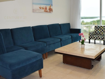 Doomos. Pent House con excelente vista panorámica en venta en el Table Cancún C3205