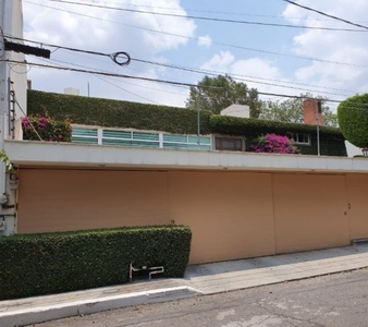 Hermosa casa en venta en fraccionamiento sobre Circuito Juan Pablo