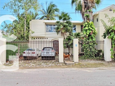 Casa en Renta en Cancun en Residencial Alamos I con 4 Recamaras