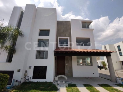 Casa en renta en Parque Habana, Lomas de Angeló...