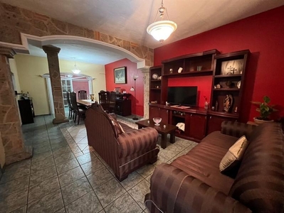 CASA EN VENTA DE 4 RECAMARAS EN LOMAS DE INDEPENDENCIA GUADALAJARA