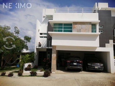 Casa en Venta en Fracc. Aldea Toscana, Tuxtla Gut