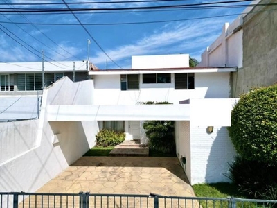 Casa en venta en Lomas de Guevara Guadalajara