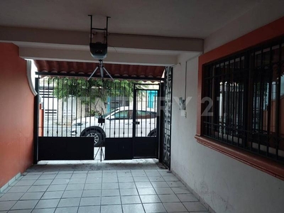 Casa Renta en Lomas de Circunvalación, Colima.