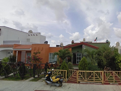 Doomos. CASA EN VENTA CON REMATE BANCARIO (ADJUDICADA) FUENTE MINERVA SANTA FE PLAYA DEL CARMEN